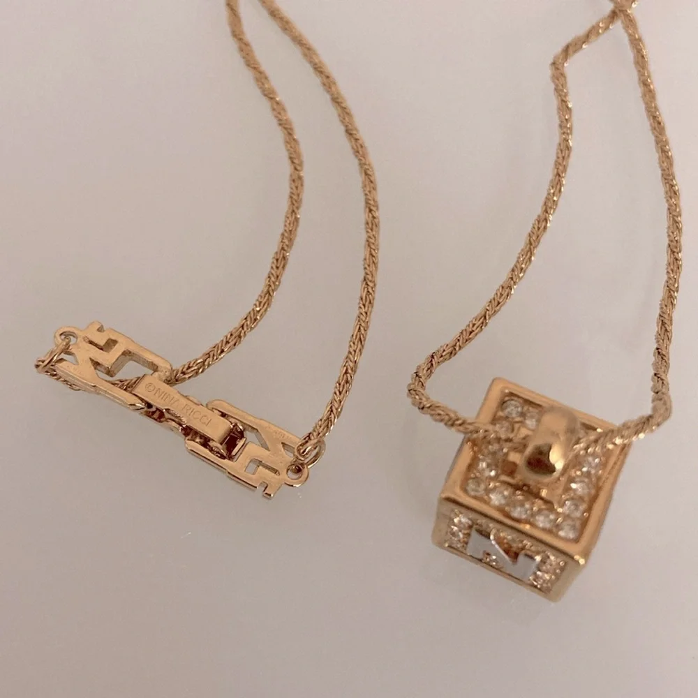 Nina Ricci Pendant Necklace - Picture 2 of 6